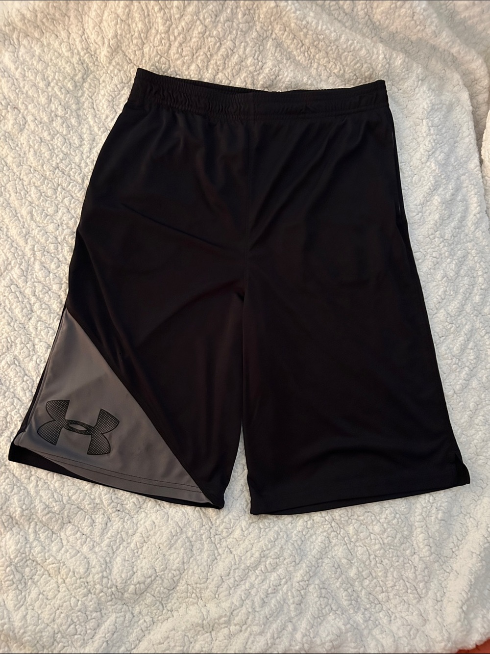 Under Armour Black Shorts with Gray Panel & Logo XL Youth Loose Fit